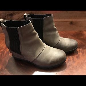 Sorel Joan of Arctic Chelsea boot